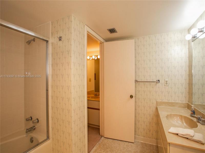 Condo for sale at Anchor Bay Club 406
