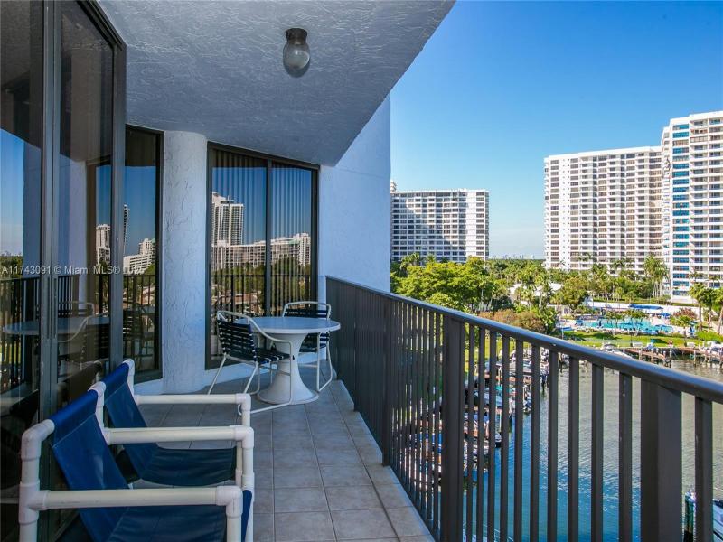 Condo for sale at Anchor Bay Club 406