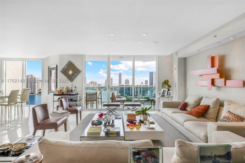 Condo for sale at Peninsula II 2406