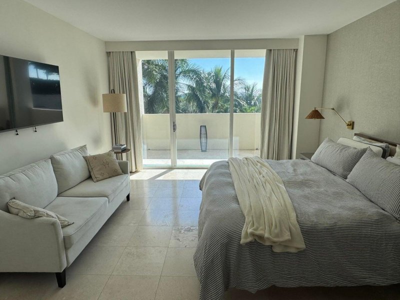 Condo for sale at Ritz Carlton Coconut Grove 303