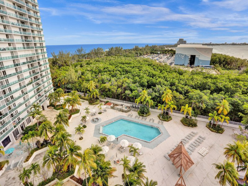Condo for sale at Arlen House 1125