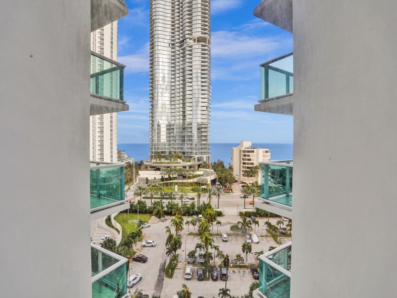 Condo for sale at Arlen House 1125