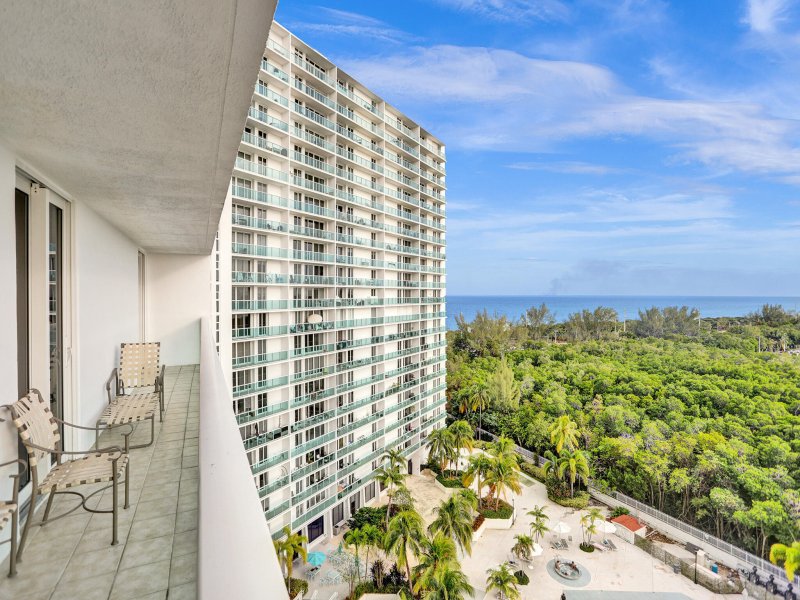 Condo for sale at Arlen House 1125