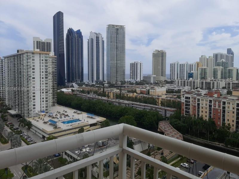 Condo for sale at Winston Towers 1711