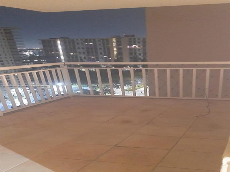 Condo for sale at Winston Towers 1711