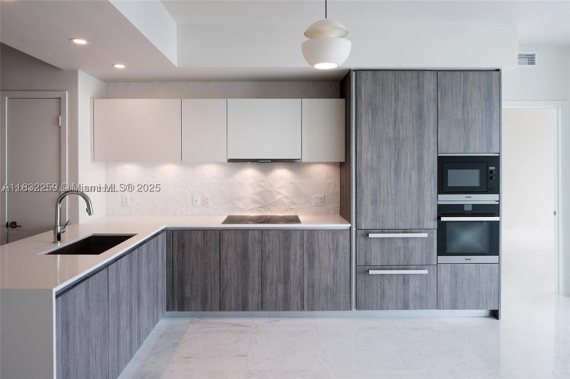 Comprar apartamento no Biscayne Beach 1603