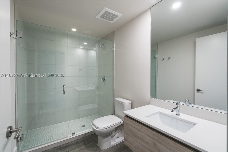 Comprar apartamento no Biscayne Beach 1603