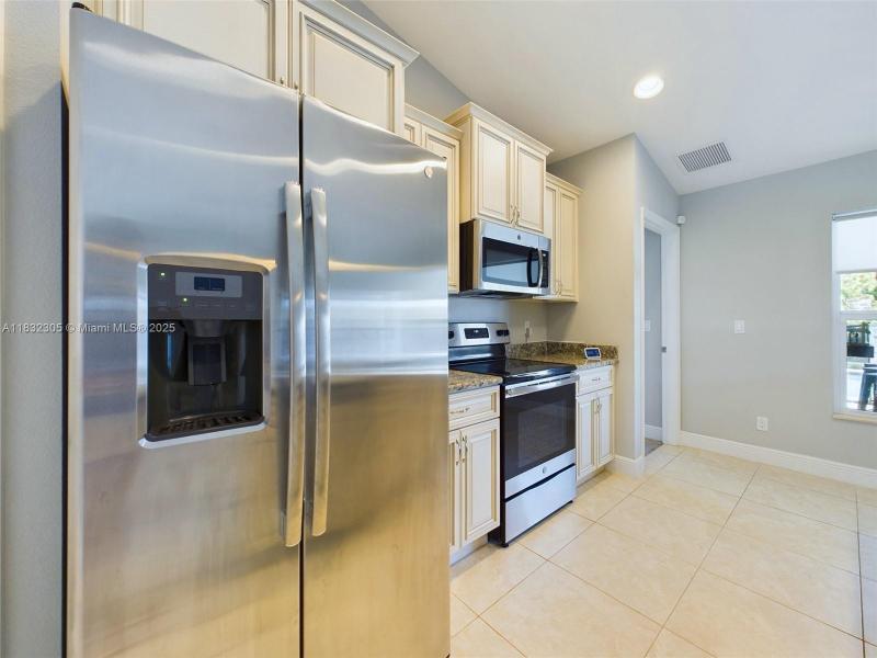 Property photo # 9