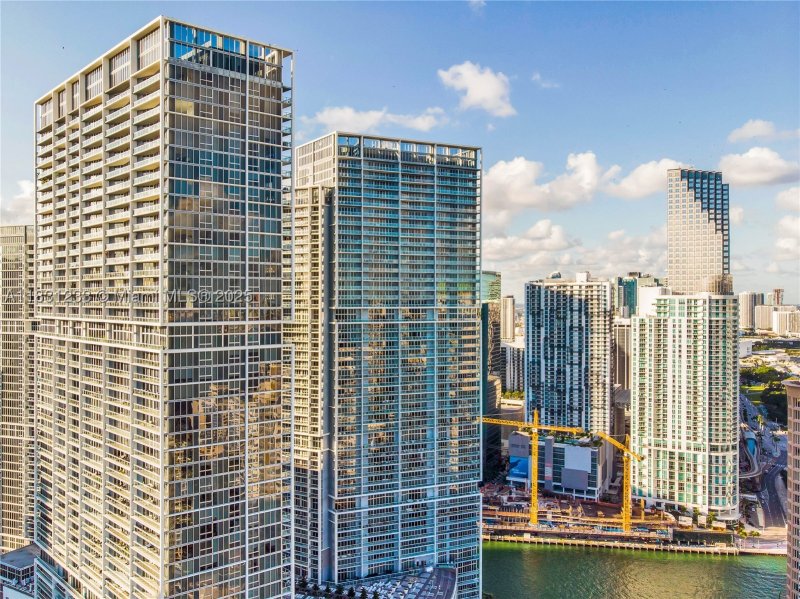 Condo for sale at Icon Brickell Tower II 1511