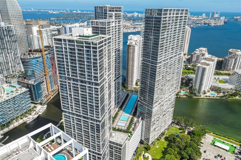 Condo for sale at Icon Brickell Tower II 1511