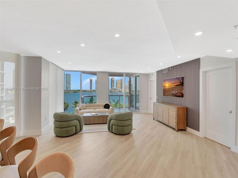 Condo for sale at Hidden Bay 812