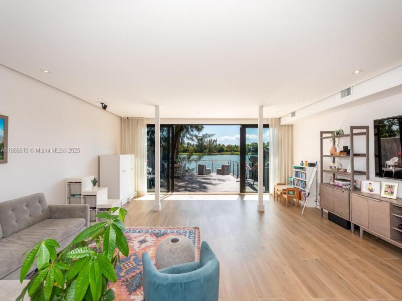 Property photo # 4
