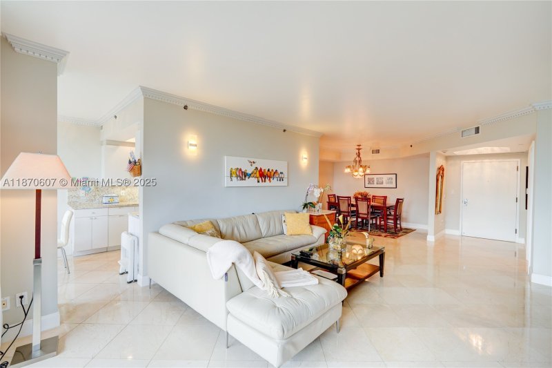 Condo for sale at 2000 Williams Island 408