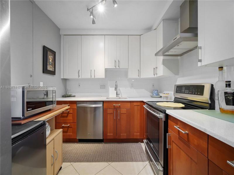 Condo for sale at Palm Bay Condo 2H