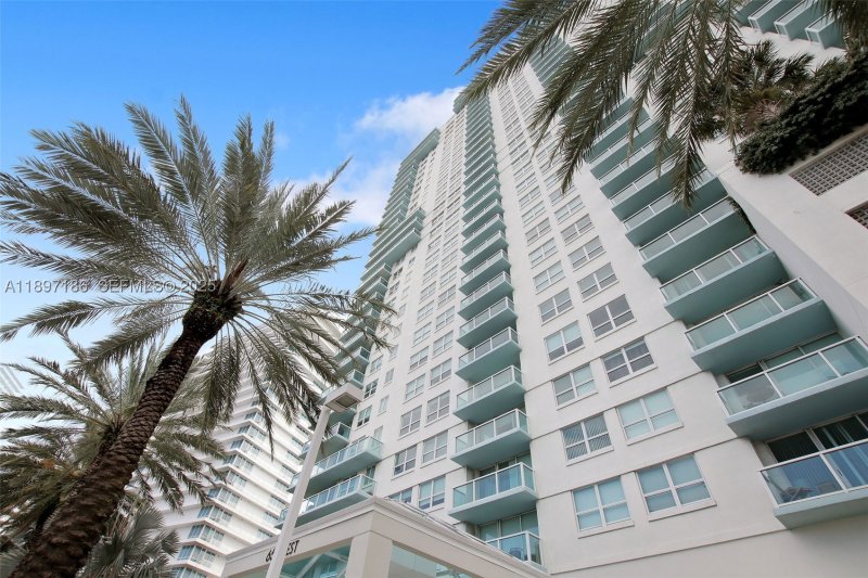 Condo for sale at Floridian 1407