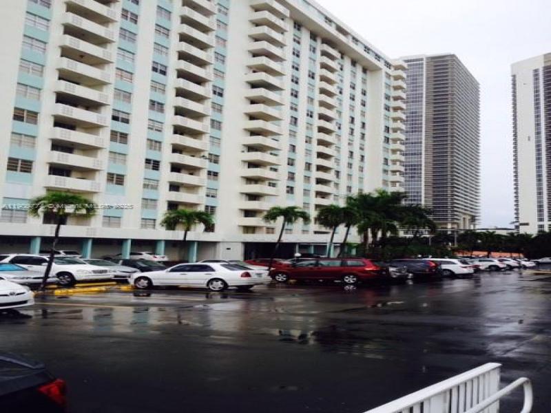 Apartment for rent at Plaza Towers North 308
