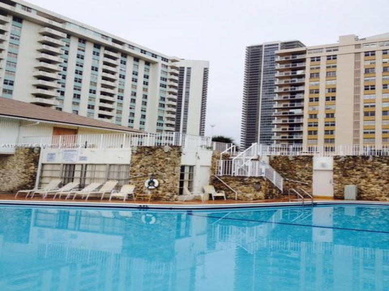 Apartment for rent at Plaza Towers North 308