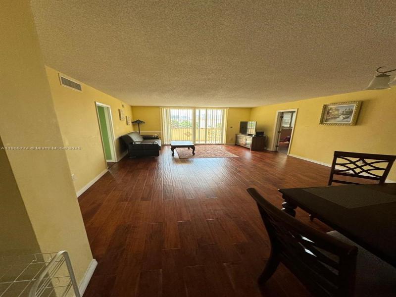 Apartment for rent at Plaza Towers North 308