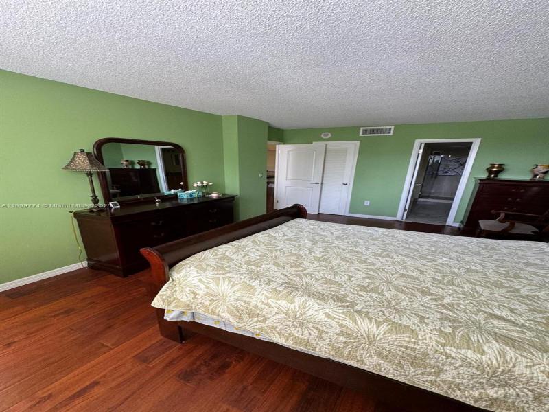 Apartment for rent at Plaza Towers North 308