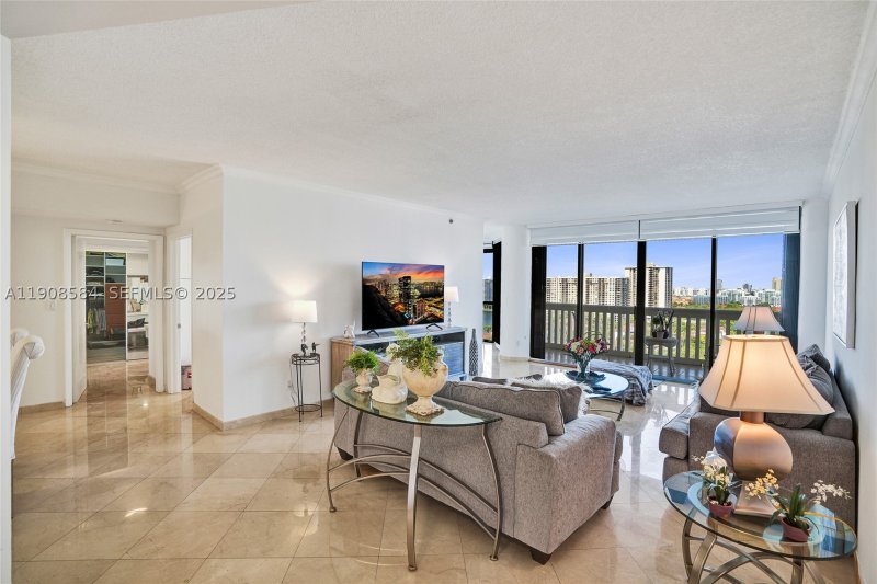 Condo for sale at 2000 Williams Island 1710