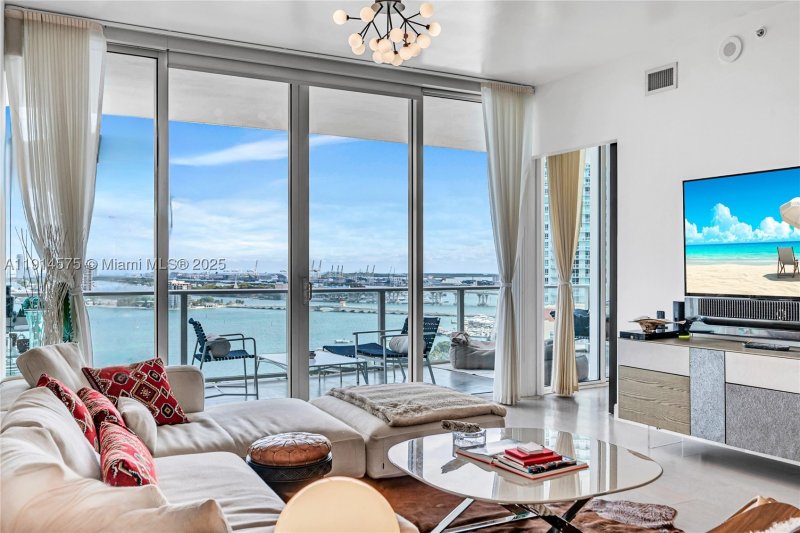 Comprar apartamento no Paramount Bay 1906