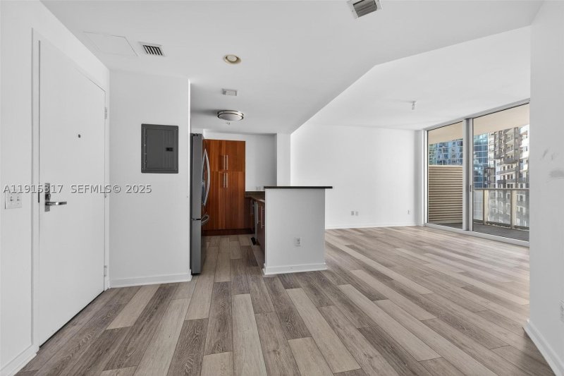 Condo for sale at Met 1 T-2407