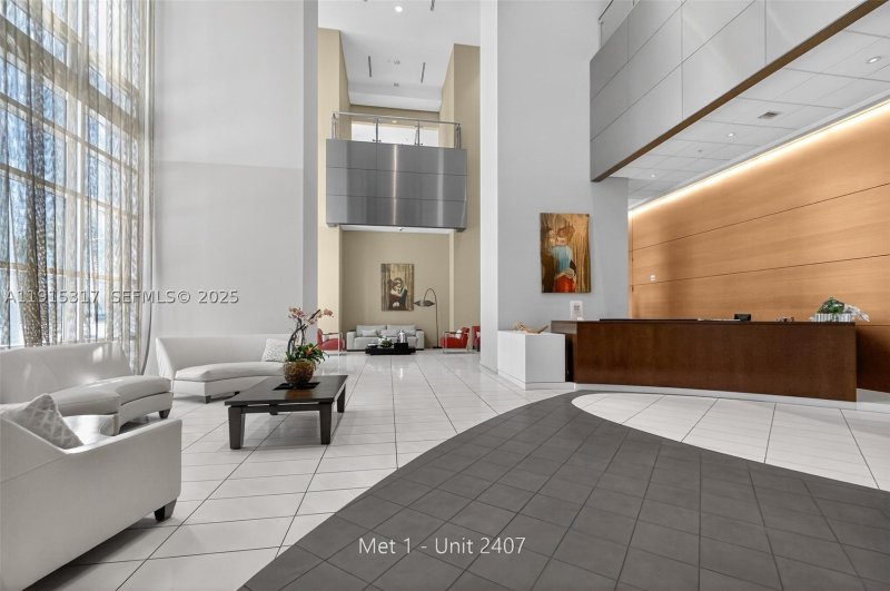 Condo for sale at Met 1 T-2407