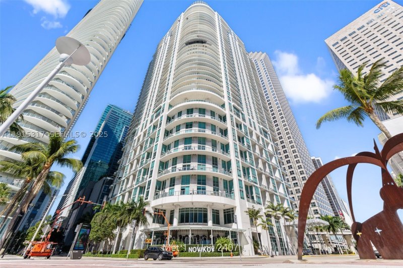 Condo for sale at Met 1 T-2407