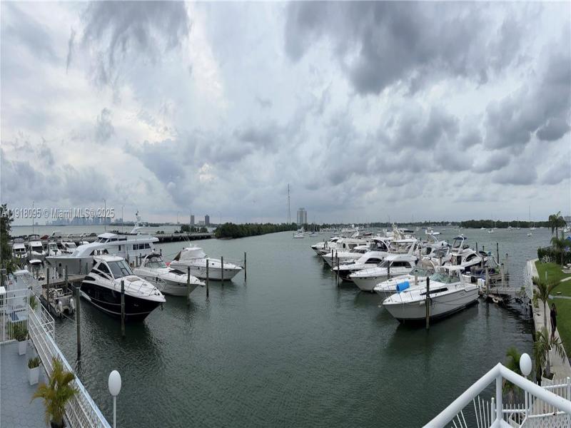 Comprar apartamento en Bayshore Yacht Tennis Club 111