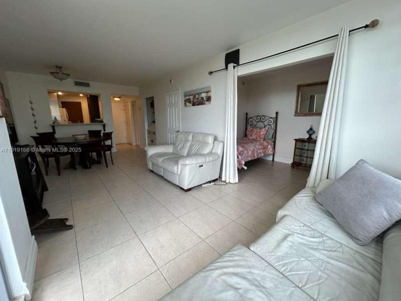 Alquiler de apartamento en Triton Towers 625