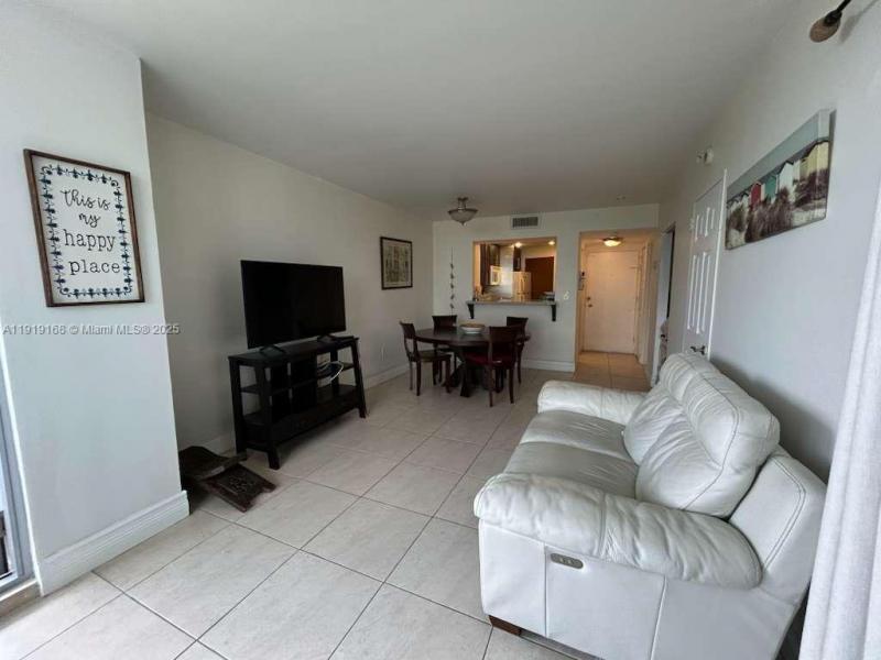 Alquiler de apartamento en Triton Towers 625