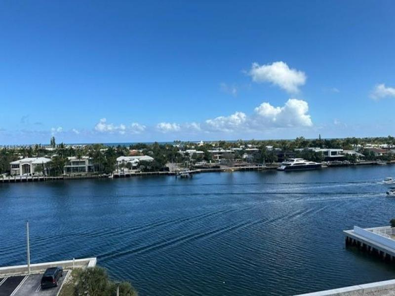 Condo for sale at Waterview 747