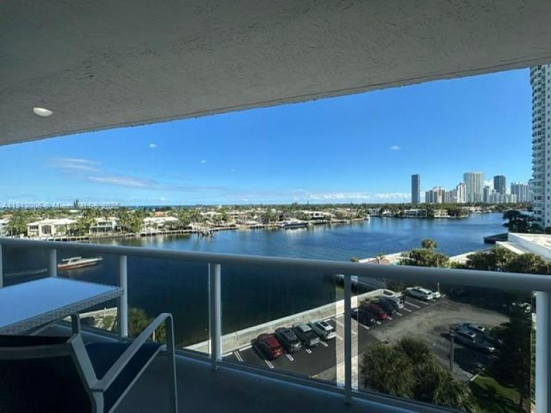 Condo for sale at Waterview 747