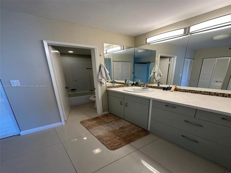 Condo for sale at Waterview 747