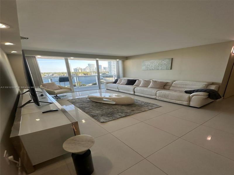 Condo for sale at Waterview 747