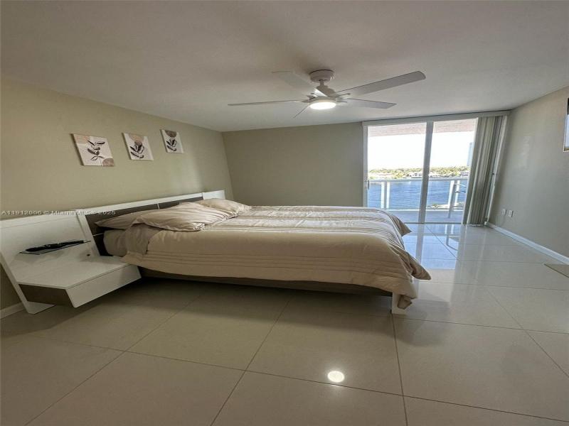 Condo for sale at Waterview 747
