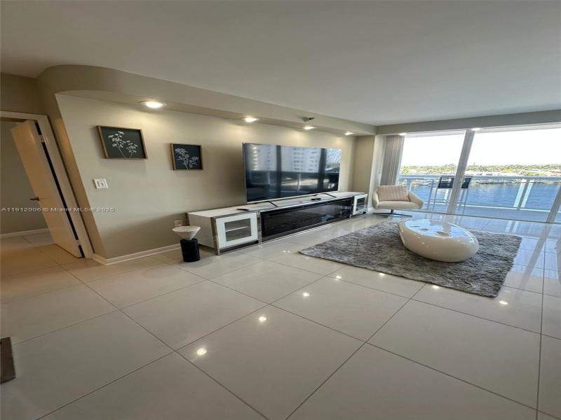 Condo for sale at Waterview 747