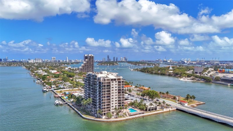 Condo for sale at Venetian Isle Condos 208
