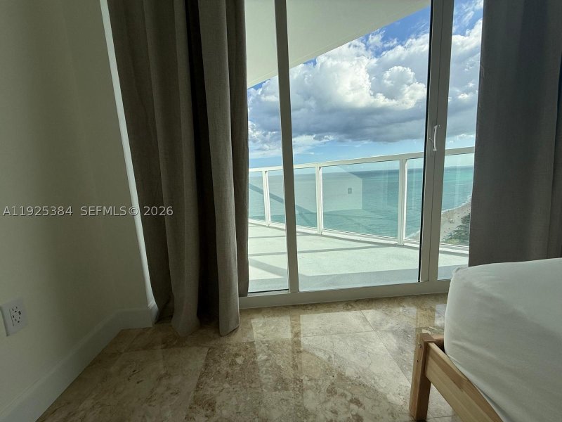 Condo for sale at La Perla 2701