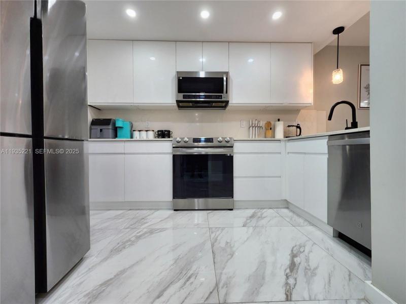 Condo for sale at Sea Air Towers 425