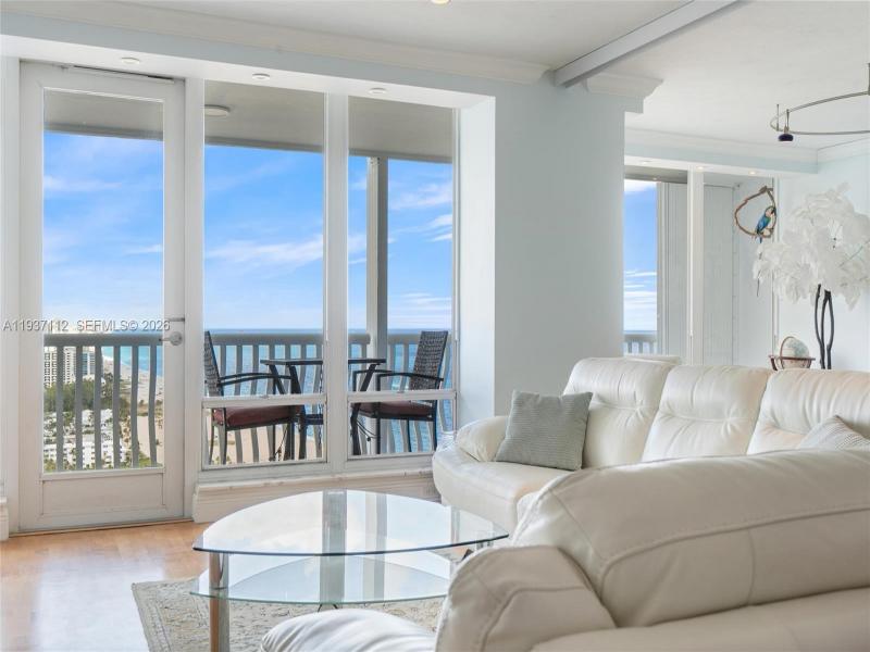 Condo for sale at Point of Americas 2903