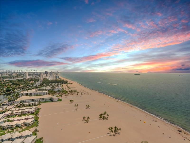 Condo for sale at Point of Americas 2903