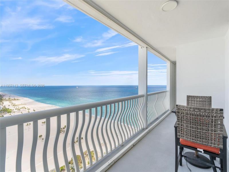 Condo for sale at Point of Americas 2903