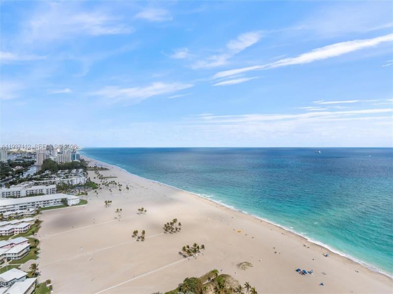 Condo for sale at Point of Americas 2903