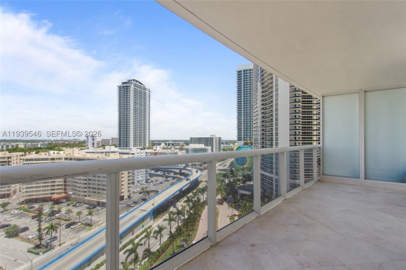 Comprar apartamento en Beach Club One 1608