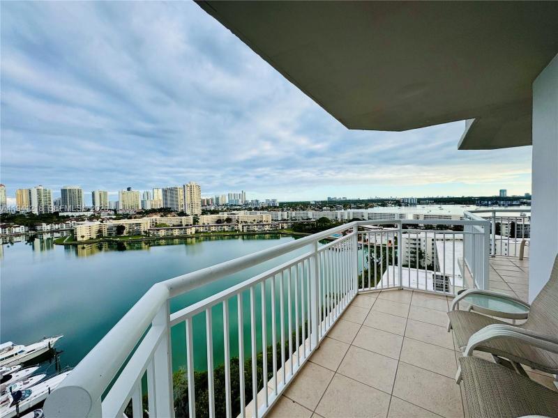 Condo for sale at Del Prado South Tower 1605