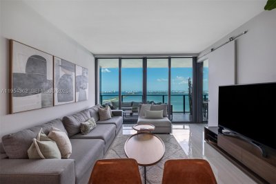 One Paraiso Apt #3605