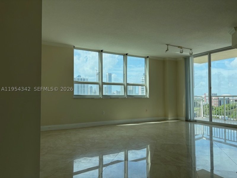 Condo for sale at Cite On The Bay 1402
