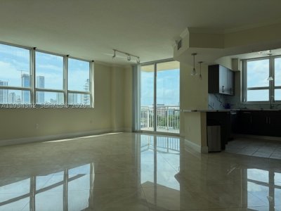 Cite On The Bay Apt #1402