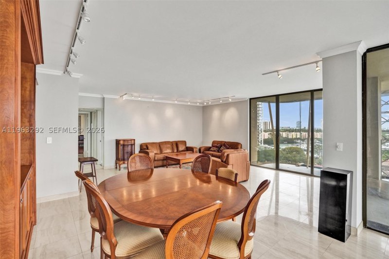 Condo for sale at Turnberry Towers 8K